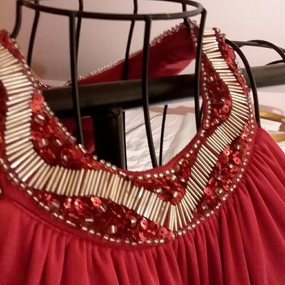 Red Gown - Picture 2 of 3